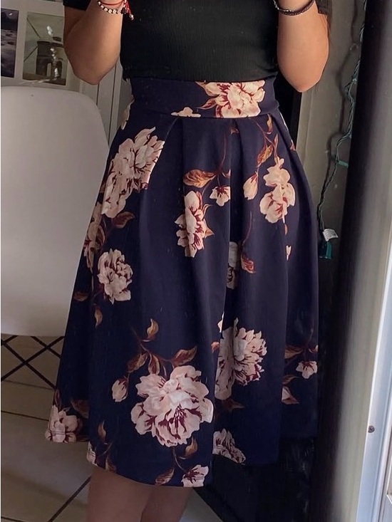 Haute Monde Dresses & Skirts - Floral Roses Navy Midi Full Skirt Haute Monde XLarge XL Box Pleat Pleated
